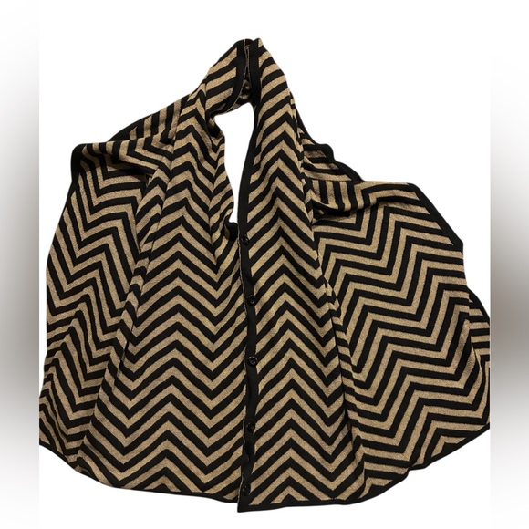 Accessories - ChevronGold Lurex Shawl Patterned Black/Gold Stripes W/ Black Buttons  VTG